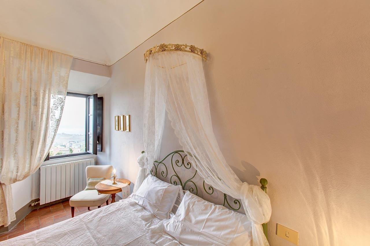 La Rocca Aparthotel Gambassi Terme Bagian luar foto