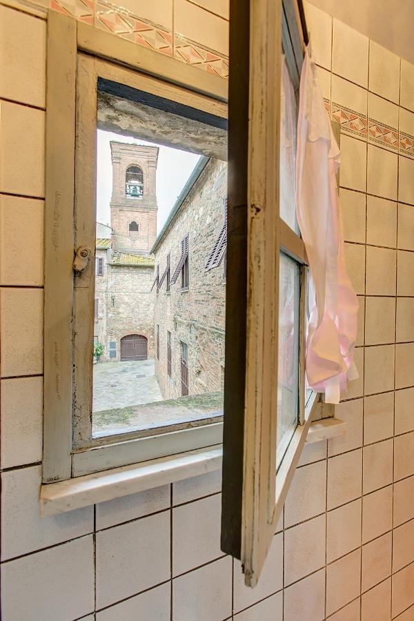 La Rocca Aparthotel Gambassi Terme Bagian luar foto