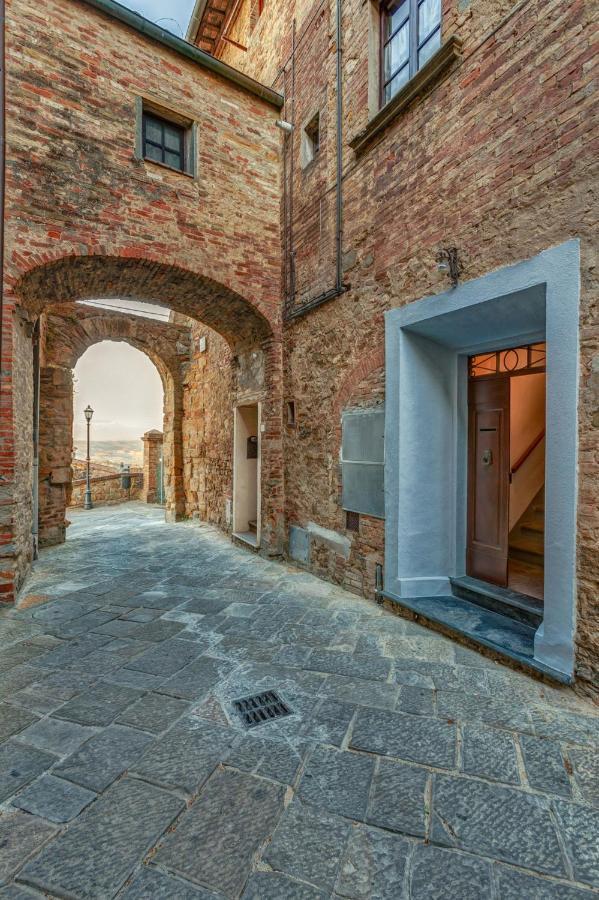 La Rocca Aparthotel Gambassi Terme Bagian luar foto